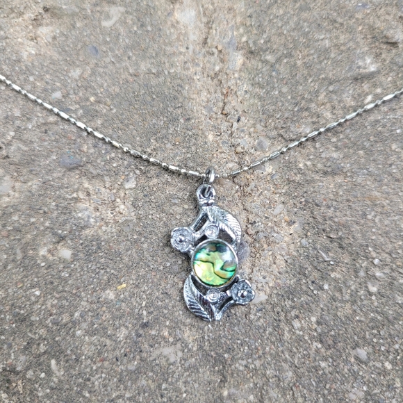 Silver Stone Flower & Leaves Necklace - Picture 4 of 4